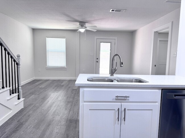 Building Photo - 3607 Sioux Trail