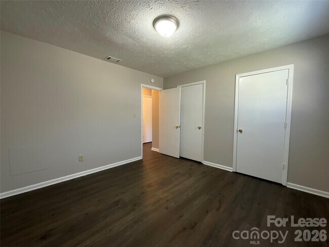 Building Photo - 322 E Sumter St