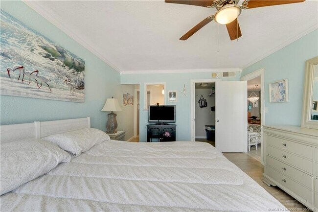 Building Photo - 10310 S Ocean Dr