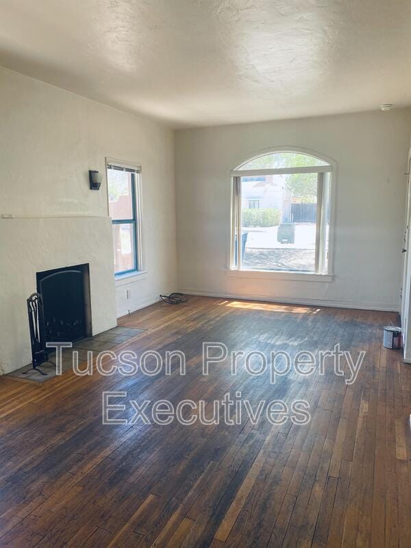 Building Photo - 1233 E Mabel St