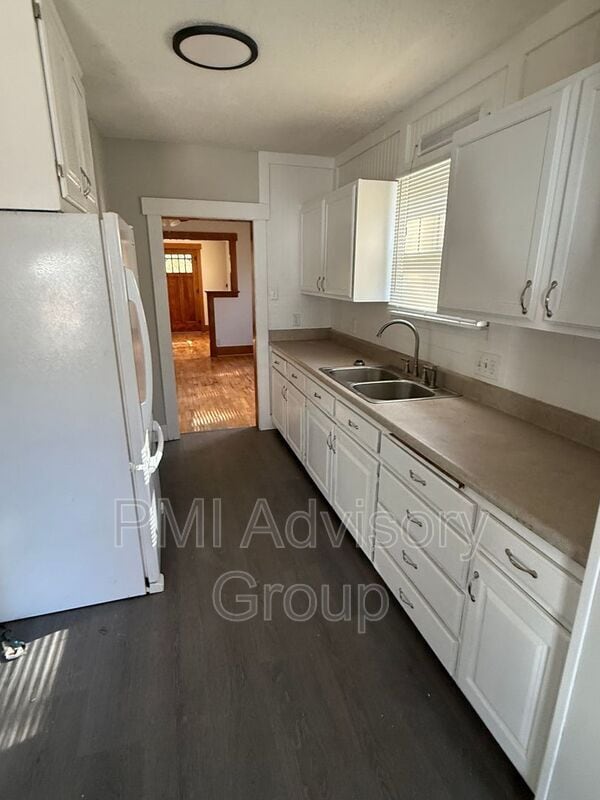 Building Photo - 1241 SW Macvicar Ave