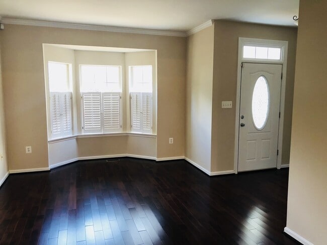 Building Photo - Available NOW!! HOME IN PARK RIDGE