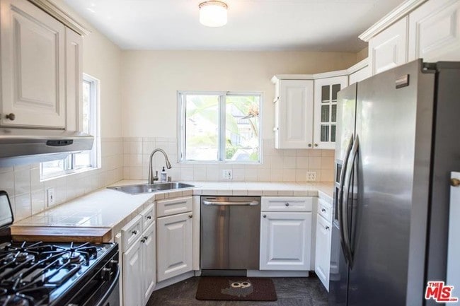 Kitchen - 3864 Girard Ave