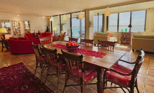 Building Photo - Sarasota Bay Penthouse