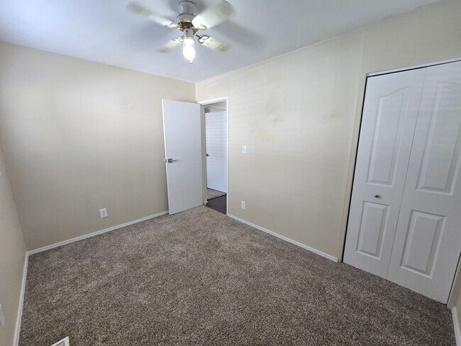 Building Photo - YOU CAN STOP YOUR SEARCH! Jeffersontown / Jtown Rental with 3 Bedrooms, 1 Full Baths, Ranch, 1 Ca...