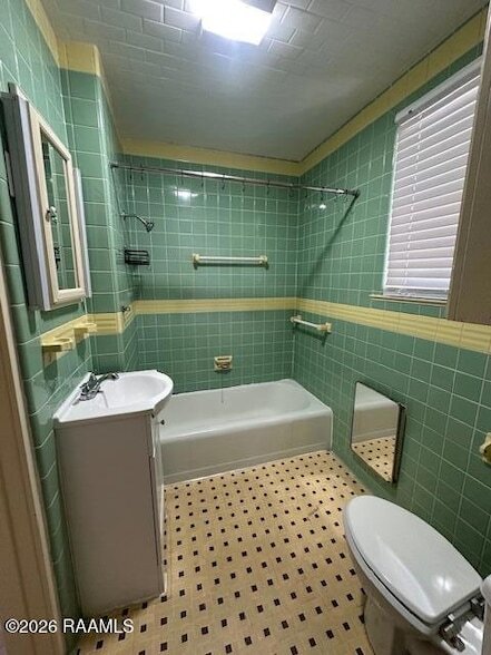 Building Photo - 107 S College Rd