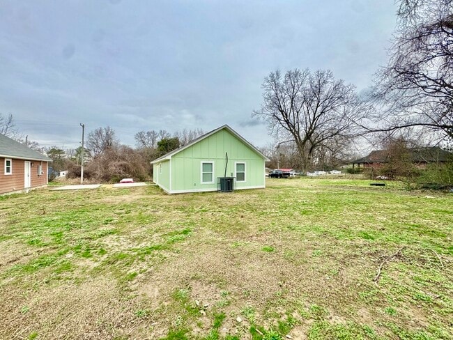 Building Photo - 581 Gilleas Rd