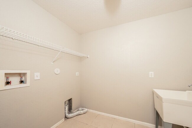 Building Photo - 7617 Jewelwood Dr