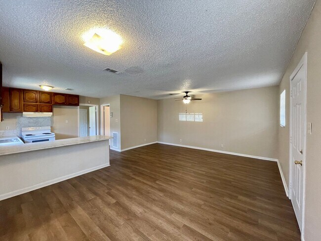 Building Photo - 2821 Pearl Ave