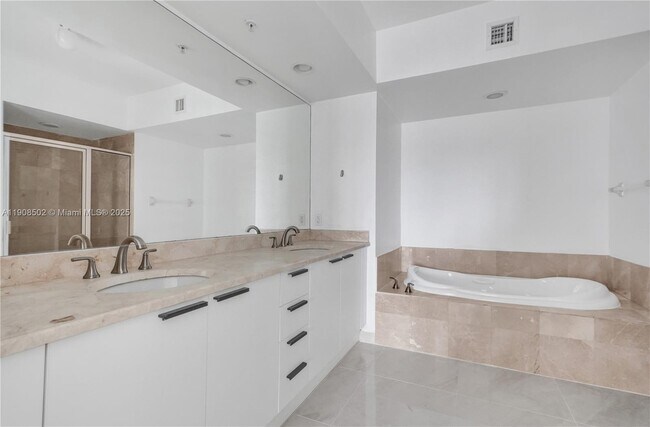 Building Photo - 14951 Royal Oaks Ln