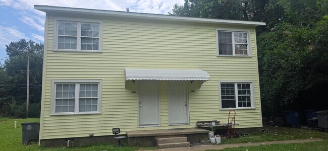 Building Photo - 2732 E 29th Pl N