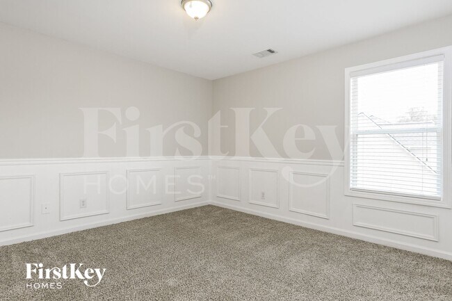 Building Photo - 117 Lenore Way