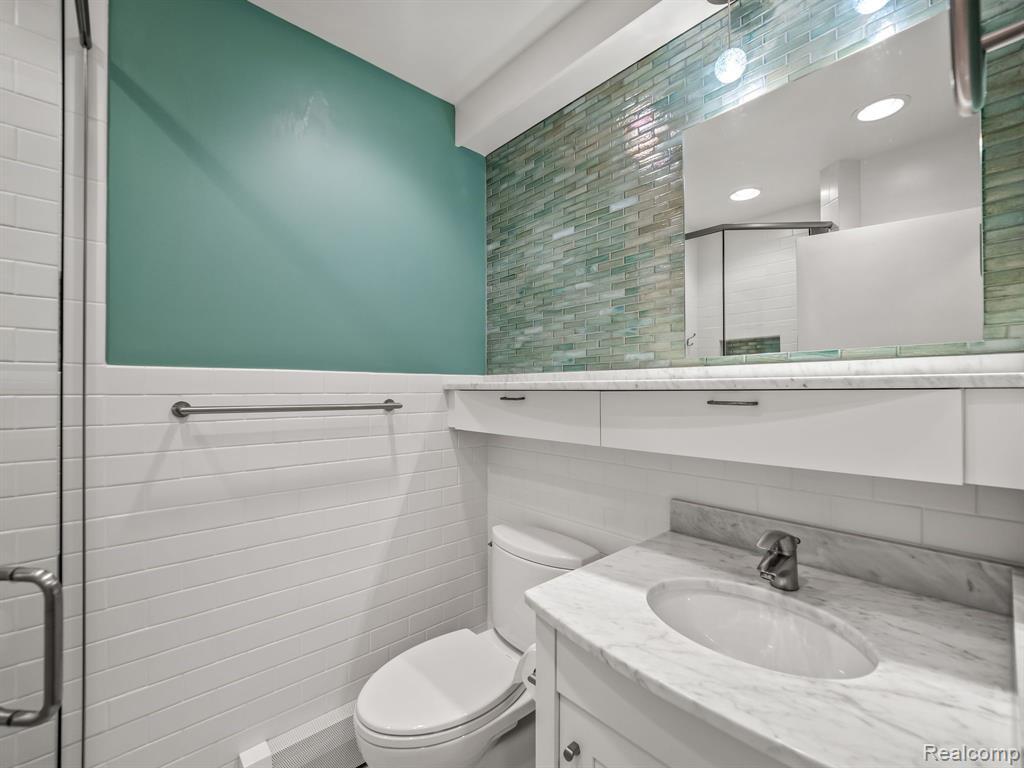 Building Photo - 3781 Lincoln Rd