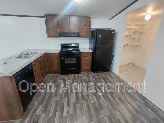 Building Photo - 301 Mantle Ave