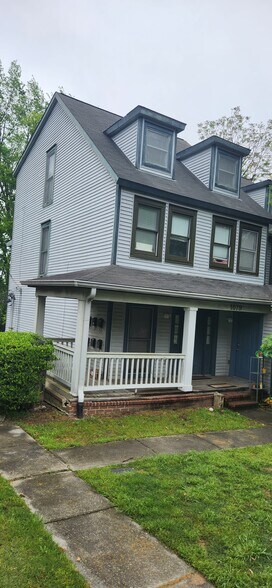 Building Photo - 1071 Walnut St