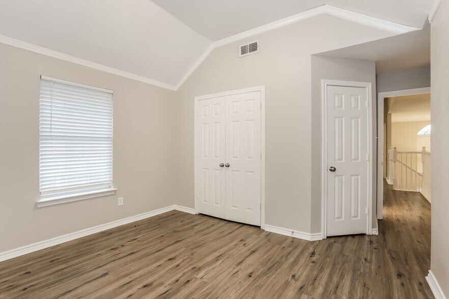 Building Photo - 113 Dennis Dr