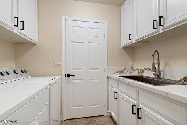 Building Photo - 8594 Lambert Dr