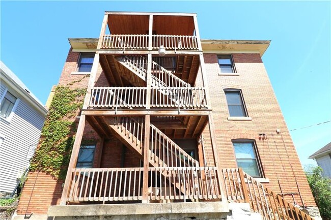 Building Photo - 1423 Hillsdale Ave