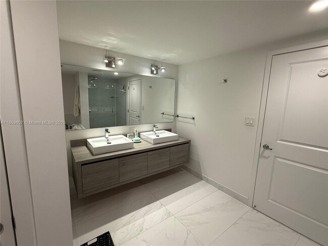 Building Photo - 400 Sunny Isles Blvd