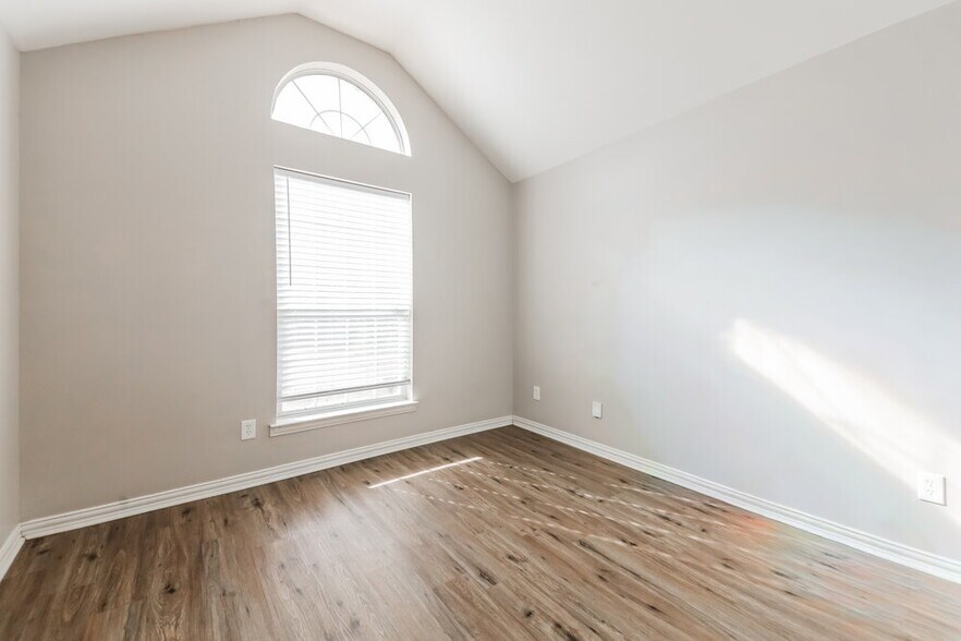 Building Photo - 211 Brookhaven Cir