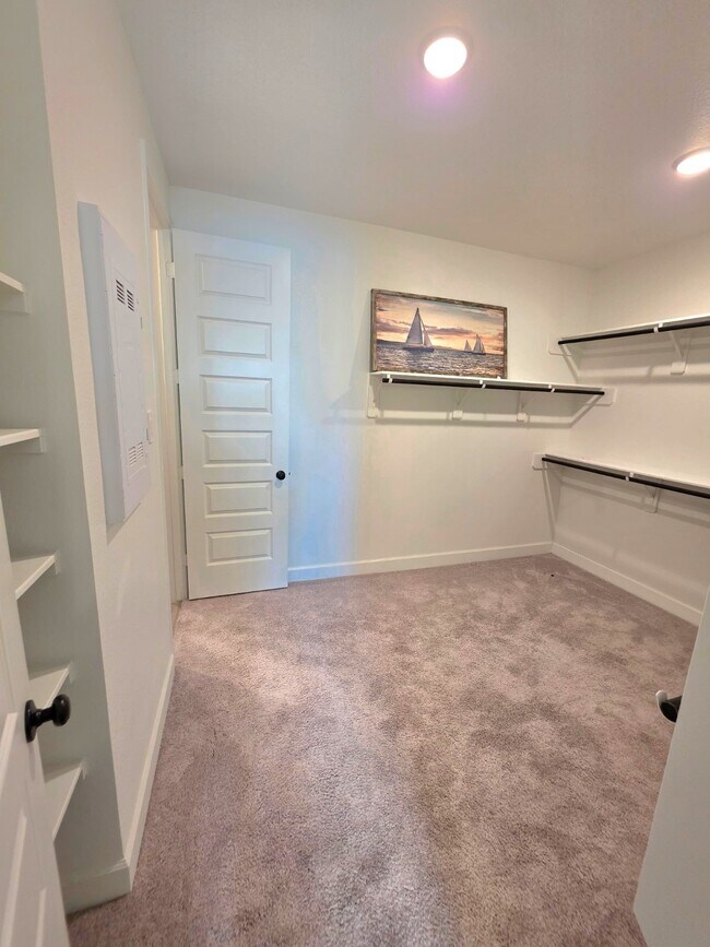 Building Photo - 15365 Legacy Pk Wy