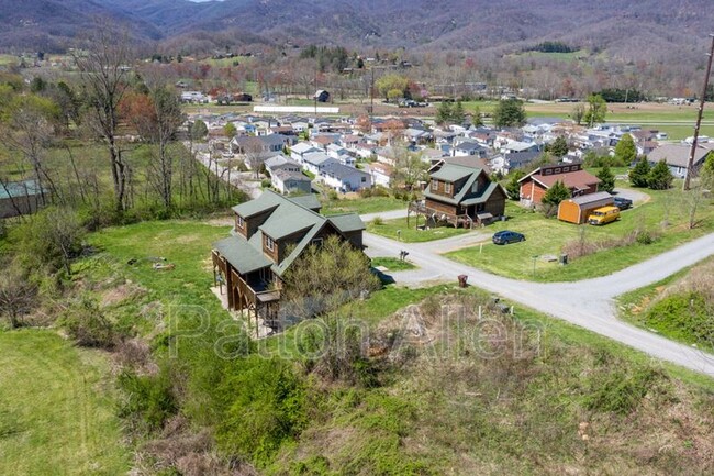 Building Photo - 162 Travelers Point