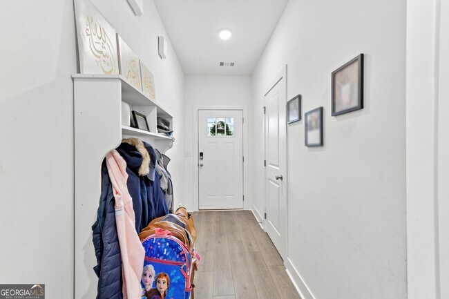 Building Photo - 5811 Calle Vis Dr