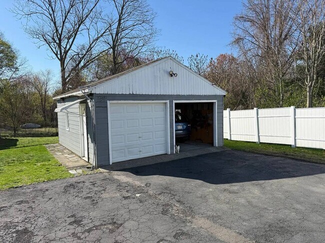 Building Photo - 136 Morton Ave