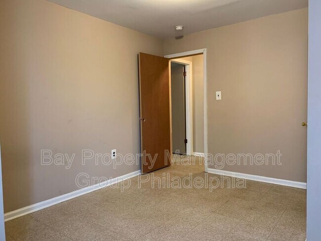 Building Photo - 3035 Frankford Ave