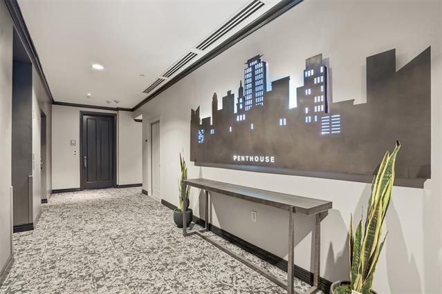 Building Photo - 500 Throckmorton St