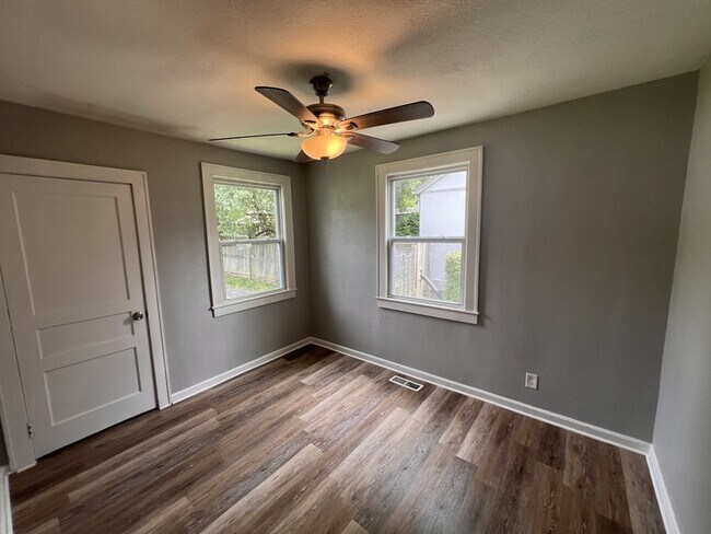 Building Photo - 2625 Avondale Ave