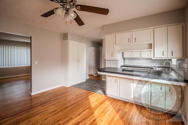 Building Photo - Spacious 5 Bedroom / 2.5 Bathroom Home | Near Ralston