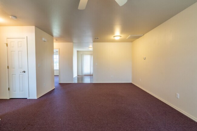 Building Photo - Cozy 2 Bedroom 2 Bathroom Townhome in Wagoner