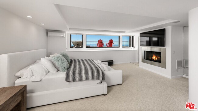 Building Photo - 3461 Ocean Dr