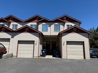 Building Photo - NE Bend 2 Bed/2.5 Bath Near St. Charles - ...