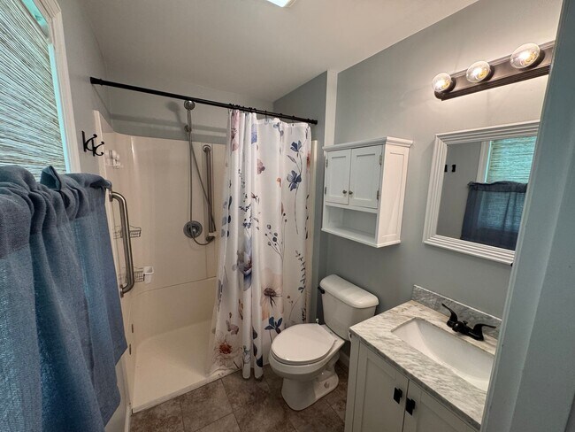 Building Photo - 209 W Royal Dr