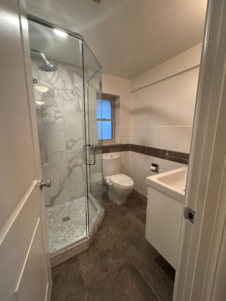 Newly remodeled bathroom - 6555 W 10th Pl