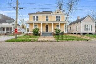 Building Photo - 622 4th St S