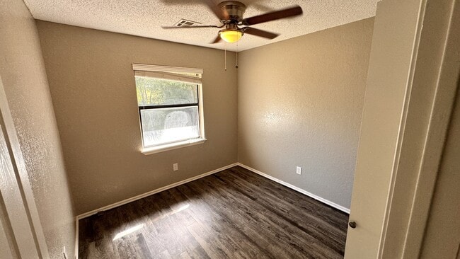 Building Photo - 812 SE 15th St