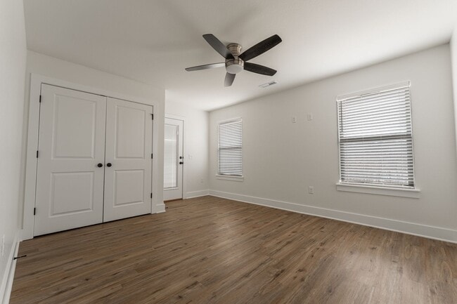 Building Photo - Beautiful Home on Two Acres