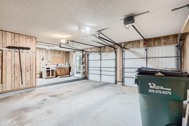 Building Photo - 9256 Scenic Bluff Dr
