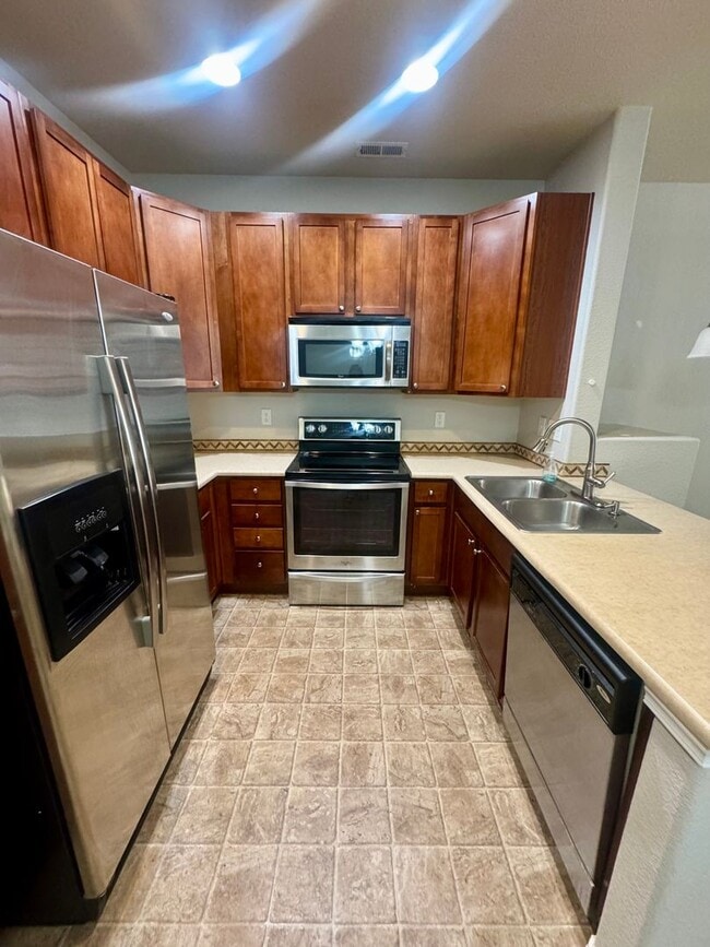 Building Photo - Updated Townhome in North Colorado Springs