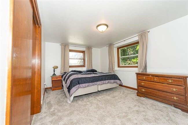 Building Photo - 2 Bed 1.5 Bath Townhome