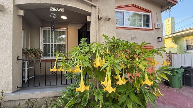 Building Photo - EPIC REA: Charming 2 Bed/ 1 Bath Home in Oakland’s Foothill Neighboorhood