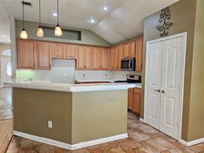 Building Photo - 2204 Zoa Dr