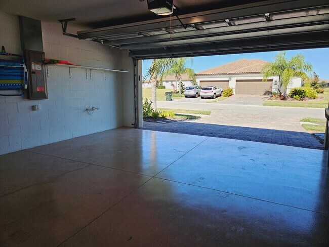 Building Photo - Annual Furnished Pet Friendly Twin Villa l...