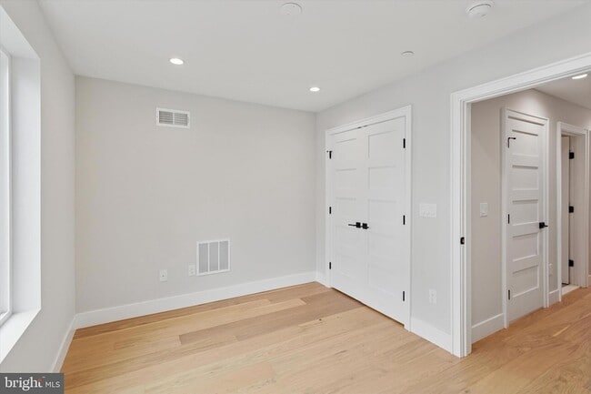 Building Photo - 2120 Bellmore St