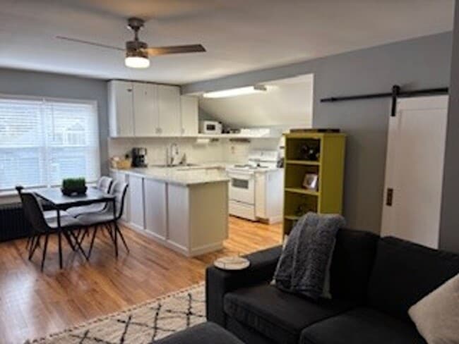 Building Photo - Beautiful, Spacious Studio – Fully Remodel...