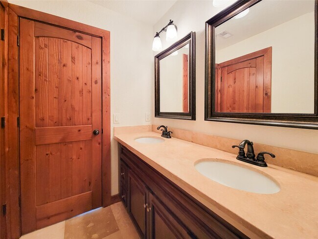 Building Photo - 1801 W 24th St