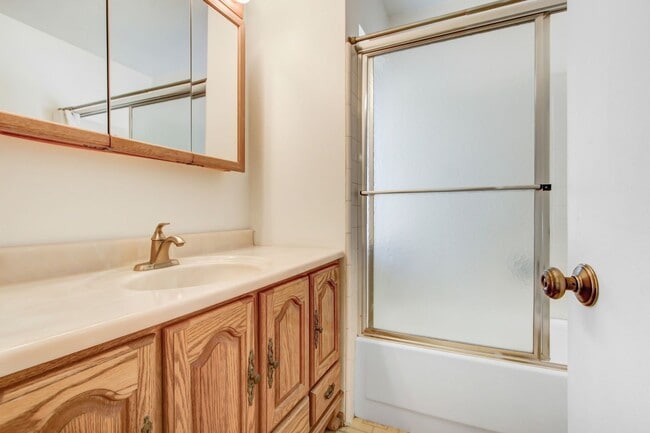 Building Photo - Stunning Mid-Century Modern Home with Pool for Rent for the First Time in Diamond Bar, California!